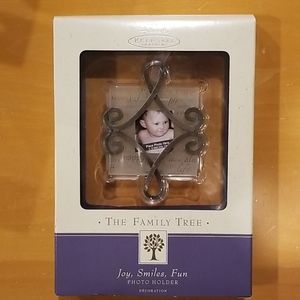 Hallmark Keepsake 2002 Family Tree Ornament Photo